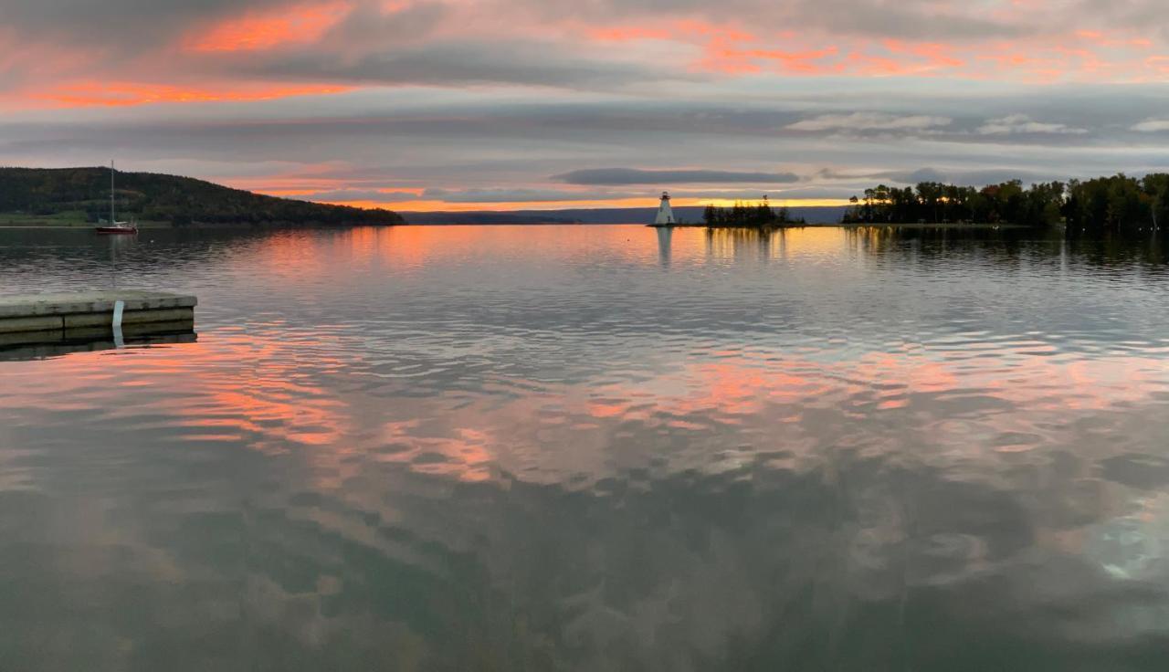 The Water'S Edge Inn & Gallery Baddeck Inlet Exteriör bild